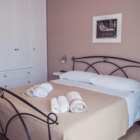 Casa Giulia بيت ضيافة كالياري